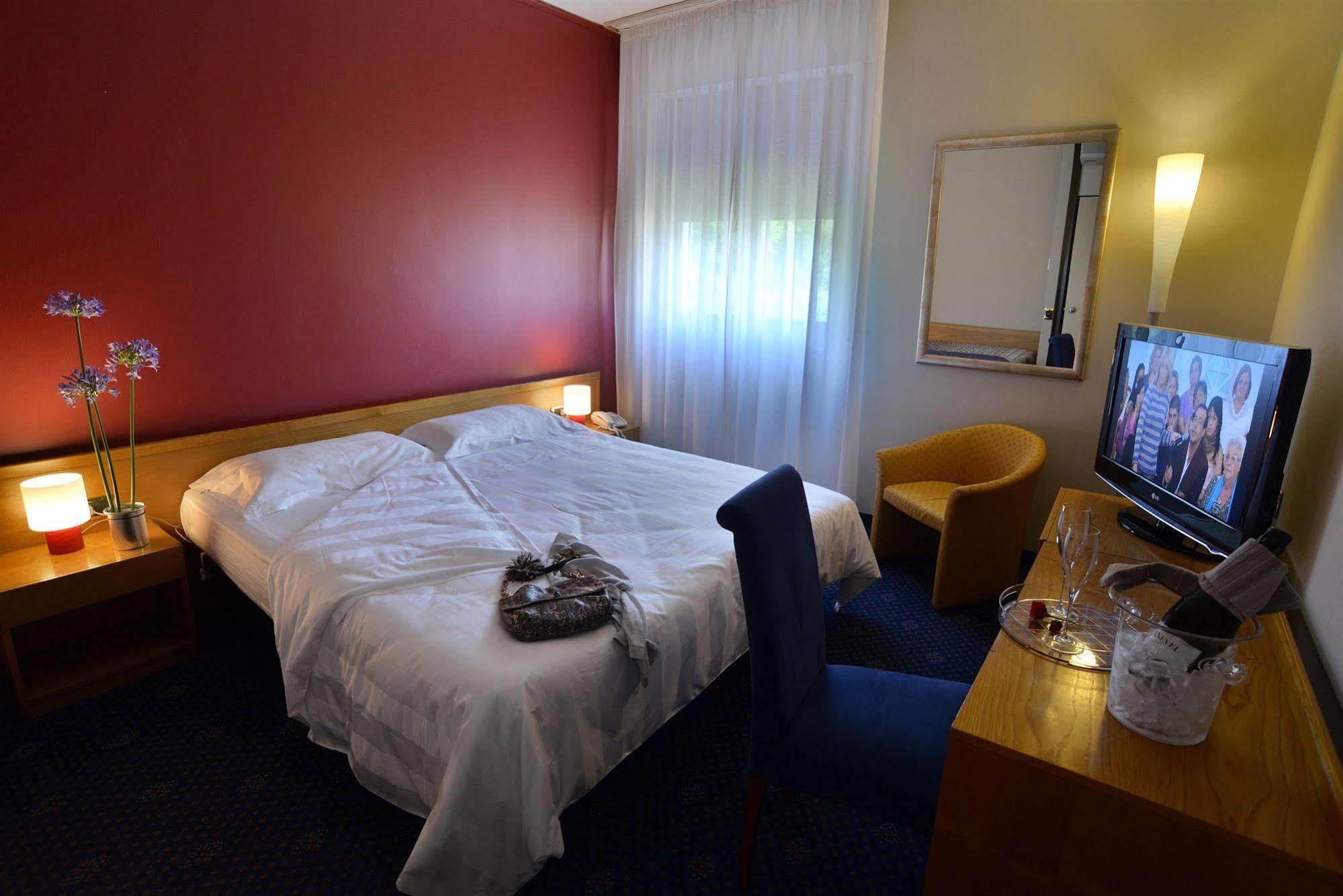 Hotel Terme Vittorio Veneto Exterior photo